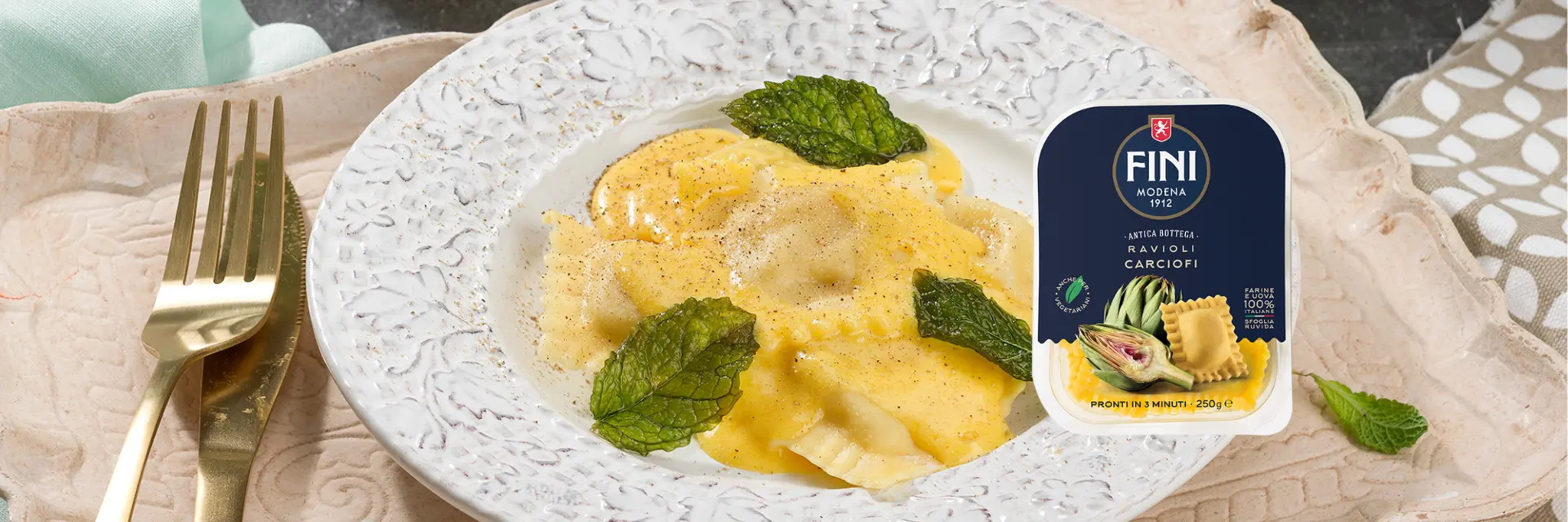 Scacchiera di ravioli di pesce su crema di rabarbaro - Fidelity Cucina